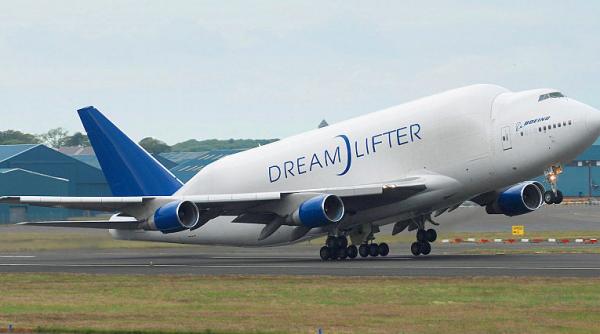 un jumbo jet a reusit sa evadeze de pe un aeroport minuscul