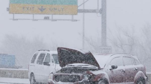 furtunile de zapada si ploaia inghetata au ucis 13 persoane in statele unite video