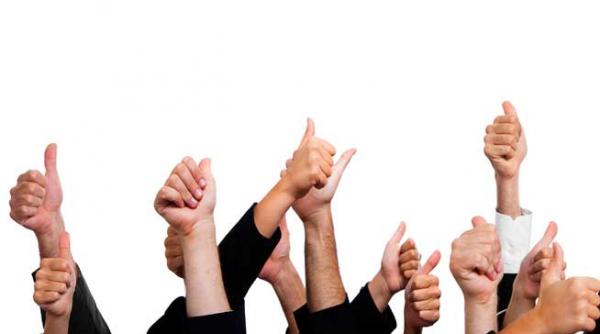 stransul mainii un gest plin de bacterii