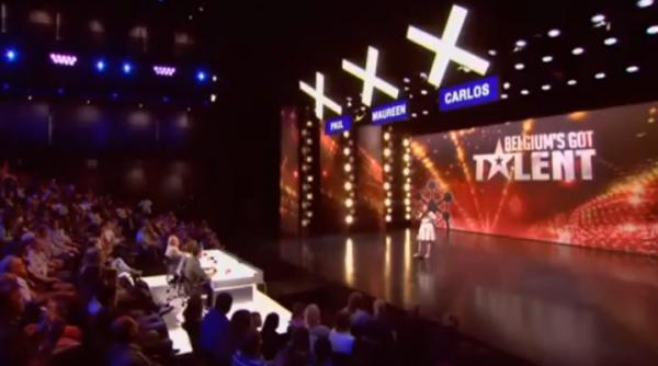 o romanca a uluit belgia cu vocea ei adolescenta de 14 ani este finalista la un concurs de talente video