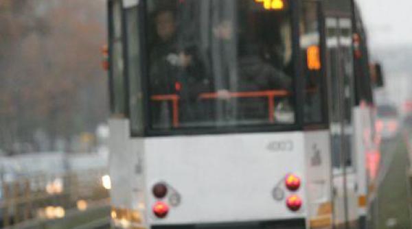 incidente pe linia tramvaiului 41 bucurestenii s au batut in statii pentru a urca sa mearga la parada de 1 decembrie