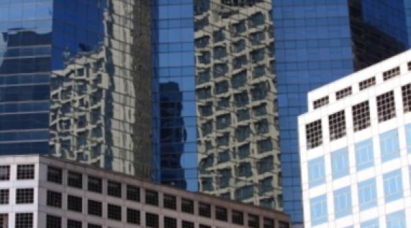 cat cheltuie o companie cu 200 de angajati pe un sediu in bucuresti budapesta sau varsovia