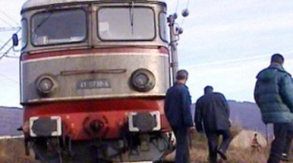 circulatia rutiera si cea feroviara blocate dupa ce un tren s a ciocnit cu o masina in judetul harghita