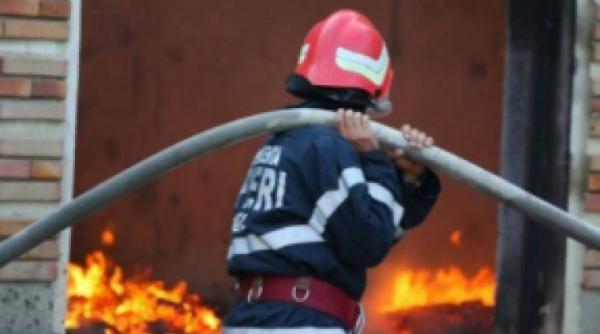 explozie puternica intr un bloc din gala i doua persoane au fost ranite i 25 de locuin e afectate