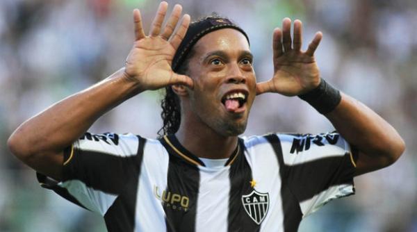 golul lui ronaldinho care a facut inconjorul lumii video