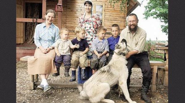 cel mai bogat om al rusiei a renuntat la tot acum el si familia sa traiesc ca in biblie