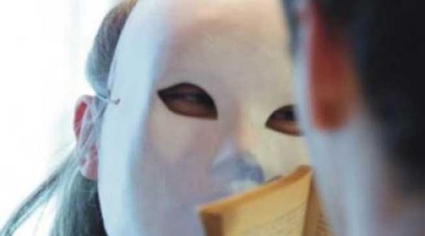 poezisele o pasiune pentru teatru si literatura