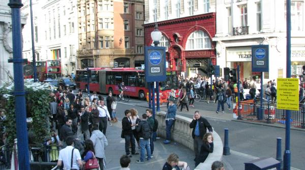 premierul britanic anunta de frica romanilor si a bulgarilor restrictii pentru ajutoare sociale