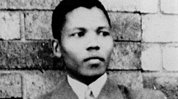 haaretz nelson mandela a fost antrenat de agentii mossad in tehnici de sabotaj si folosirea armelor