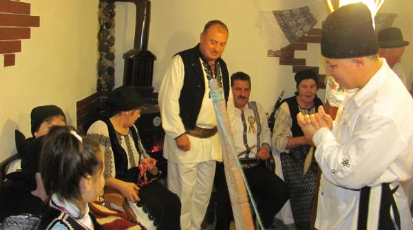 ajun de cr ciun la cetea obiceiuri de iarn in muntii apuseni