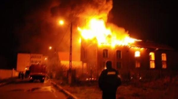 incendiu puternic in piata rahova 20 de standuri au fost distruse de flacari