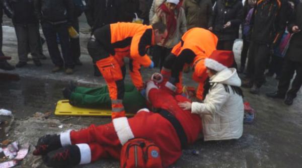 sarbatori traumatizante pentru sute de copii ce l au vazut patind pe mos craciun