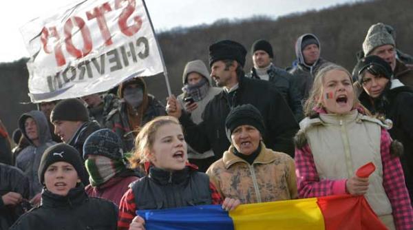 protestele privind amplasarea primei sonde de explorare a gazelor de sist continua la pungesti