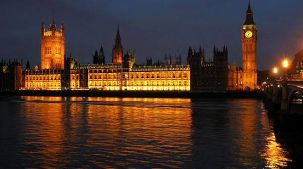 aparitie misterioasa in fata parlamentului westminster din londra de anul nou nimeni nu a reusit sa explice asta