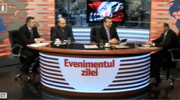 cum reusesc doi jurnalisti de la b1tv performanta de a i pune aceeasi intrebare lui traian basescu de doua ori in doua minute video