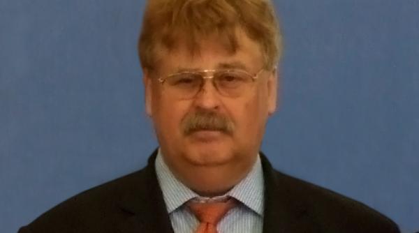 ponta despre brok amprentatorul romanilor un populist iresponsabil astia sunt prietenii lui macovei