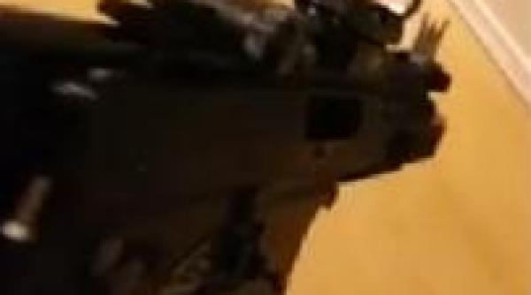 modul uluitor in care un tanar si a pedepsit sora mai mica pentru twerking video