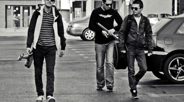 grupul jazzybit lanseaza touch the sky