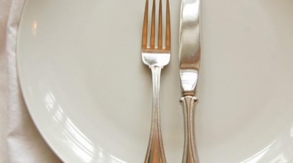 reguli de bune maniere la masa pe care nu stiai ca le incalci foto