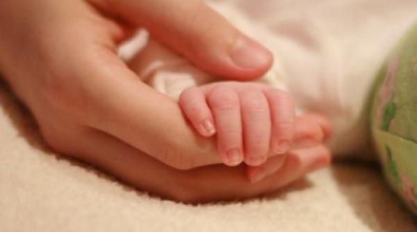 vaslui bebelus in stare critica dupa ce parintii s au batut beti fiind