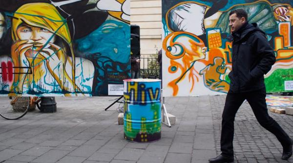 hiv street art in centrul vechi