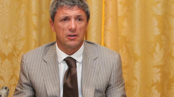 gica popescu isi lanseaza miine oficial candidatura la frf hagi stelea si ilie dumitrescu in echipa baciului