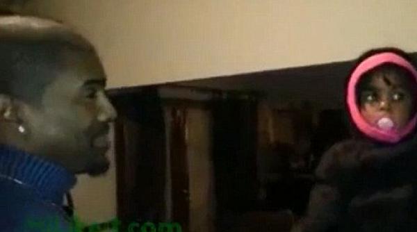 video amuzant cum reactioneaza o fetita cand il vede pe fratele geaman al tatalui sau