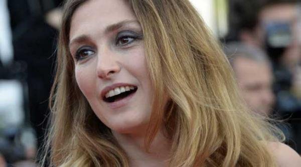 actrita julie gayet da in judecata revista closer care a dezvaluit relatia ei cu presedintele hollande