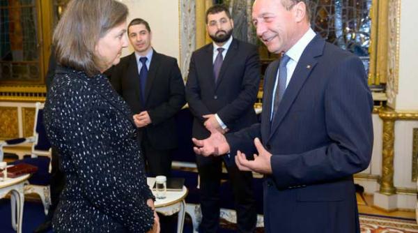 cucul a devenit cucuvea aria prapastiei cantata de groparul justitiei