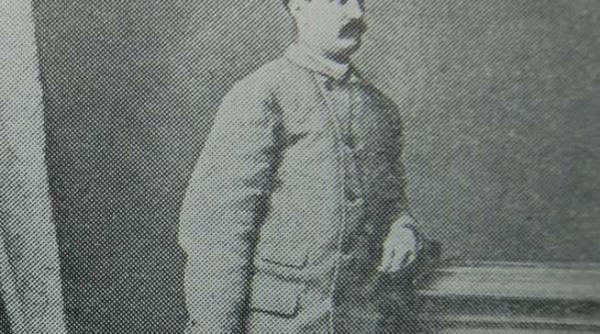 poetul descris de cei care l au cunoscut eminescu batand mingea pe maidan silit sa repete clasa a doua apoi hamal ori chefliu