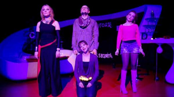 la teatrul foarte mic afli calea spre fericire