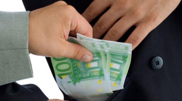 politistul anului 2012 in buzau acuzat ca a permis unui detinut sa mearga la frizerul personal