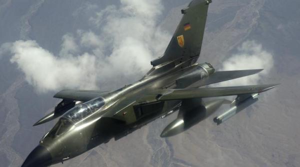un avion de lupta de tip tornado s a prabusit in vestul germaniei in apropierea unei autostrazi