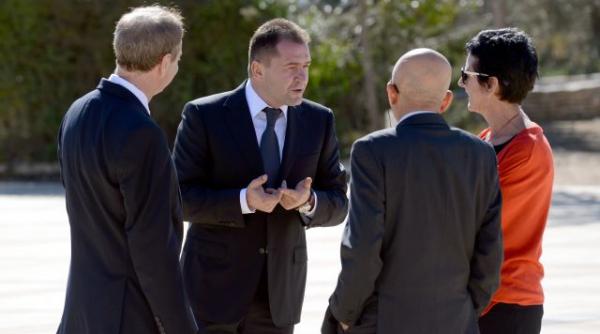 penalul elan schwartzenberg il cauta pe basescu in israel