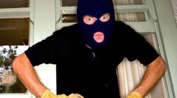 un hot a adormit in timp ce jefuia un magazin in japonia