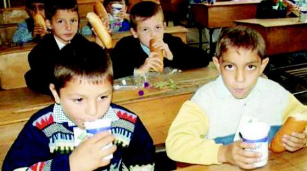 12 copii sufera de toxiinfectie alimentara dupa ce au consumat lactate la scoala