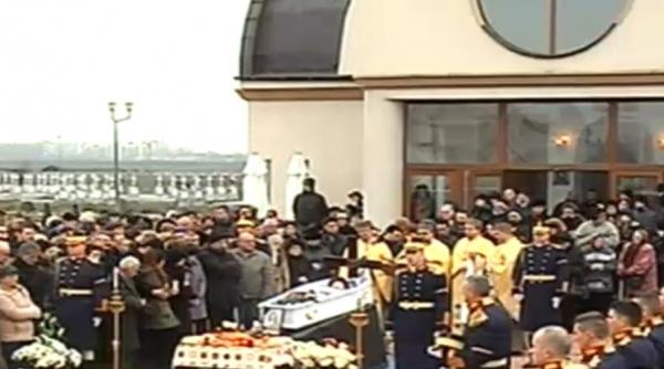 aurelia ion este condusa pe ultimul drum tanara va fi inmormantata cu onoruri militare la cimitirul ghencea