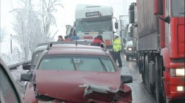 carambol pe autostrada bucure ti pite ti zece autovehicule din care doua tir uri implicate in accident