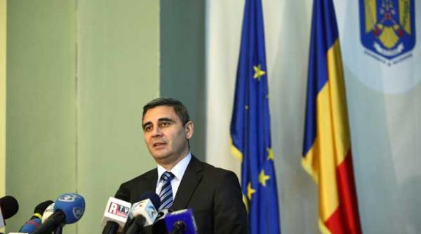 hartuirea in politie e sublima dar lipseste cu desavarsire