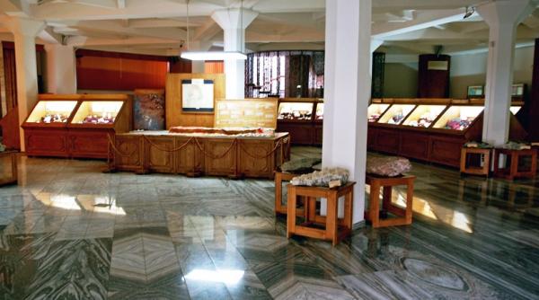 jaf in zece secunde piesa din tezaurul na ional cu o compozi ie unica in lume furata de la muzeul de mineralogie din baia mare