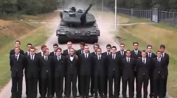 nervi de otel un tanc de 63 de tone cu 60 km h franeaza la doi metri in spatele tau video