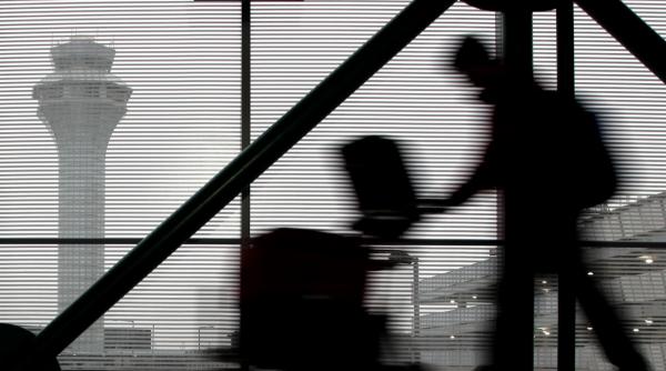 vei ramane uluit ce a facut un barbat intr un aeroport din china in fiecare zi timp de aproape un an de zile