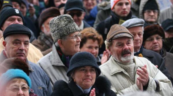 sondaj de opinie doi din trei romani cred ca tara se indreapta intr o directie gresita