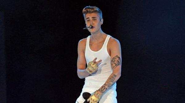 justin bieber risca sa fie expulzat din sua reprezinta o amenintare la adresa americanilor