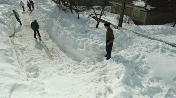 prefectul de braila este in continuare inzapezit gheorghi obreja a ramas blocat in localitatea gemenele