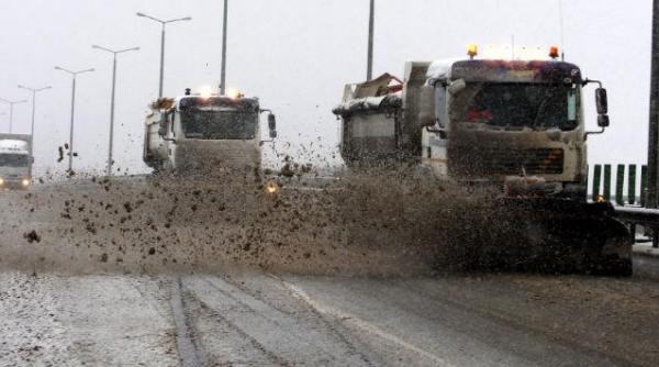 71 490 metri cubi de zapada degajati de pe arterele capitalei