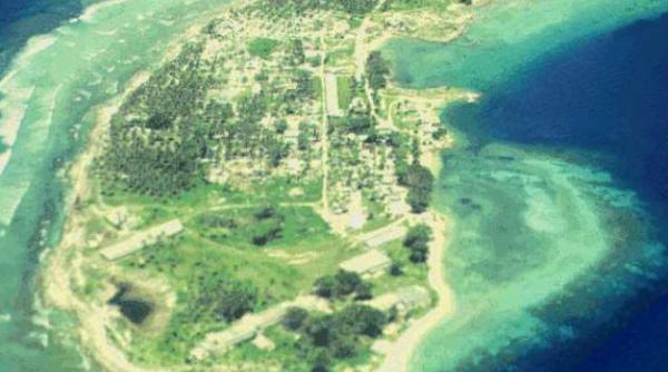 barbat plutit 16 luni ocean pacific atol