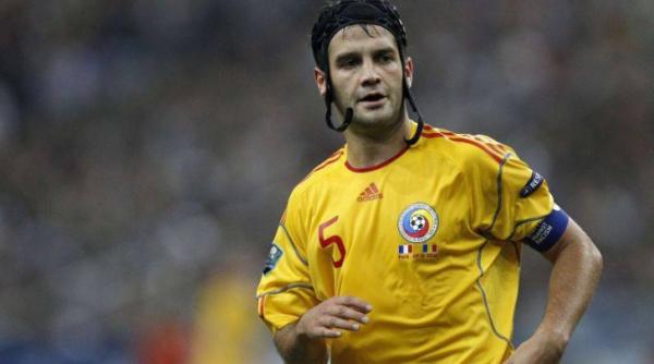 cristi chivu constrans sa se retraga din activitatea de jucator de fotbal funda ul lui inter milano are probleme grave la picior
