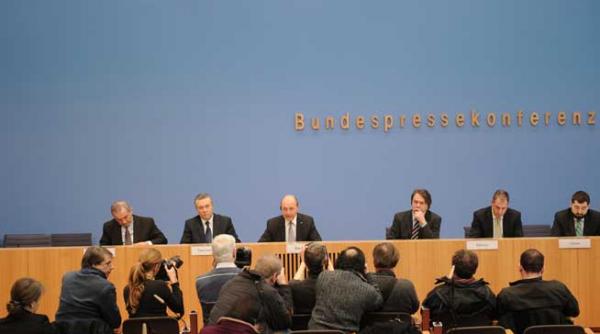 ignorat basescu a fost pe aproape de angela merkel la berlin