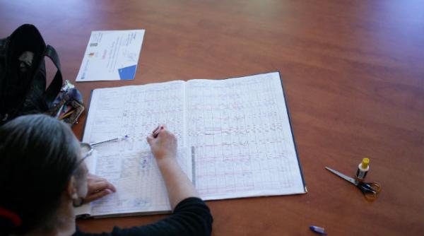 elevi dambovita medii neincheiate